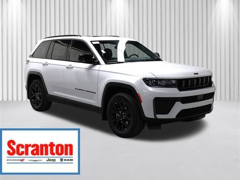 New 2026 Jeep Grand Cherokee Altitude AWD/4WD image 1