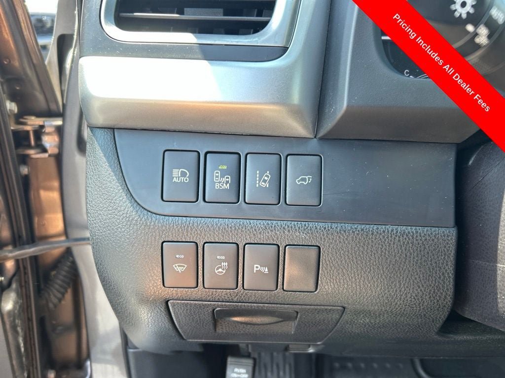 Used 2015 Toyota Highlander Limited Platinum FWD image 7