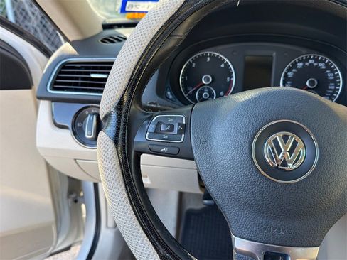 Used 2014 Volkswagen Passat TDI SEL Premium image 11