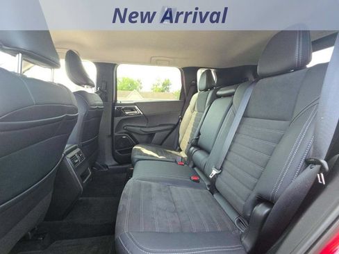 Used 2025 Mitsubishi Outlander SE AWD/4WD image 9