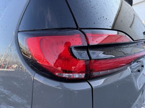 Used 2021 Chrysler Pacifica Touring-L w/ Premium & Safety Sphere Group image 4