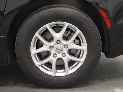 Used 2024 Chrysler Pacifica Touring-L image 41