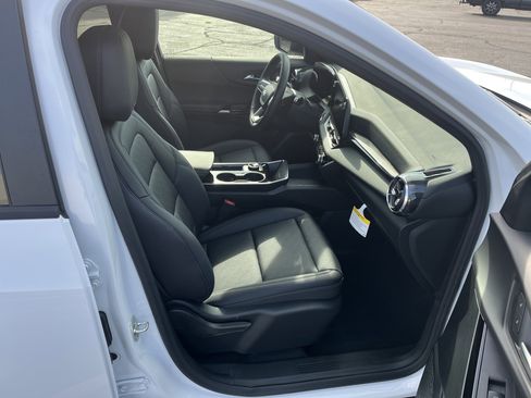 Used 2026 Chevrolet Equinox LT w/ Convenience Package II image 16