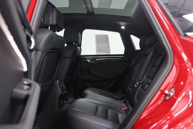 Used 2025 Porsche Macan AWD/4WD image 34