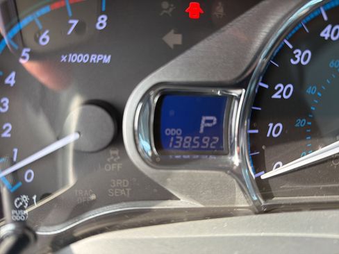 Used 2014 Toyota Sienna XLE image 2