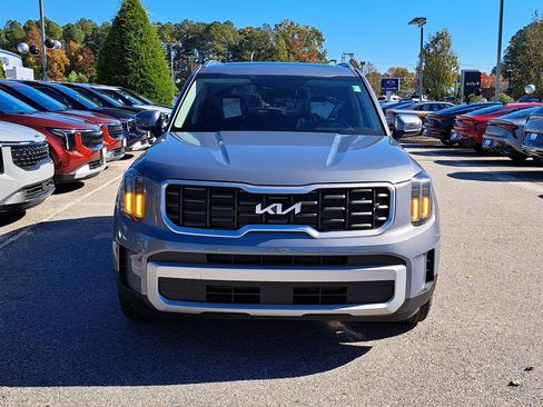 New 2025 Kia Telluride S image 2