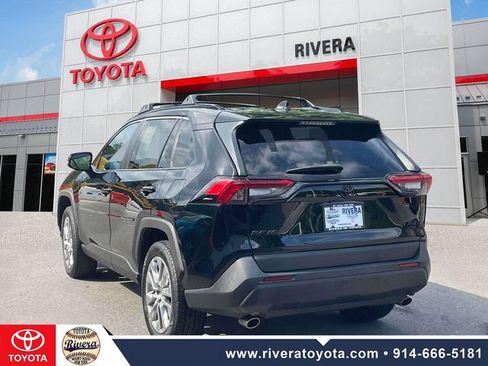 Used 2022 Toyota RAV4 XLE Premium AWD/4WD image 9