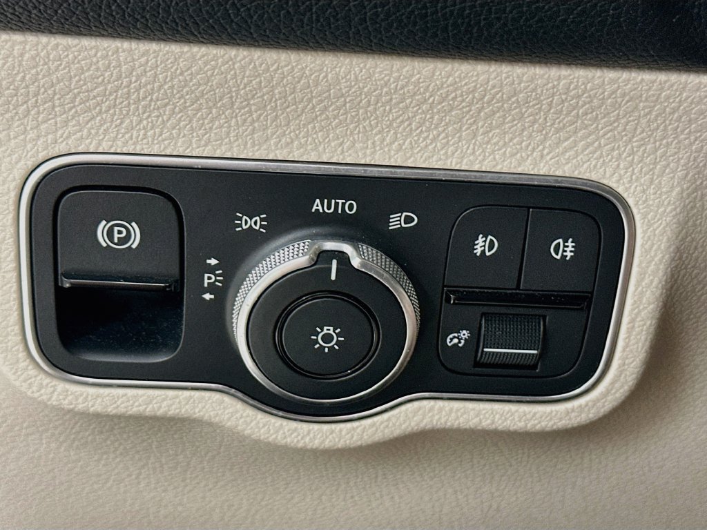 Certified 2023 Mercedes-Benz GLB 250 image 11