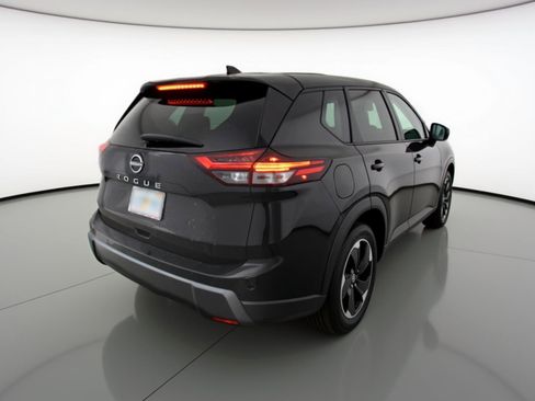 Used 2025 Nissan Rogue SV FWD image 9