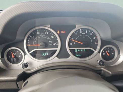 Used 2010 Jeep Wrangler Unlimited Sahara w/ Dual Top Group AWD/4WD image 29