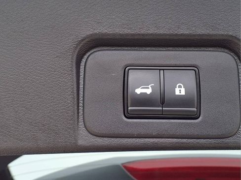Used 2024 Nissan Rogue SV AWD/4WD image 6