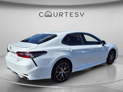 Used 2023 Toyota Camry SE w/ Convenience Package FWD image 5
