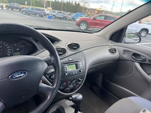 Used 2004 Ford Focus SE FWD image 5