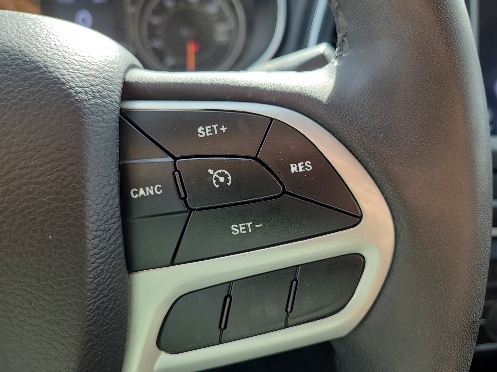 Used 2022 Jeep Cherokee Latitude w/ Sun & Sound Group AWD/4WD image 21