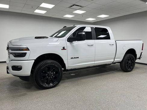 Used 2025 RAM 3500 Laramie AWD/4WD image 6