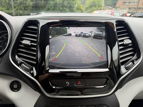 Used 2019 Jeep Cherokee Limited AWD/4WD image 20
