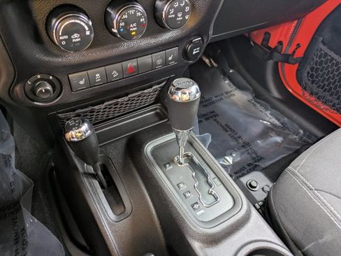 Used 2015 Jeep Wrangler Unlimited Sahara w/ Connectivity Group AWD/4WD image 13