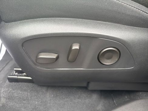 Used 2025 Chevrolet Traverse LT image 28