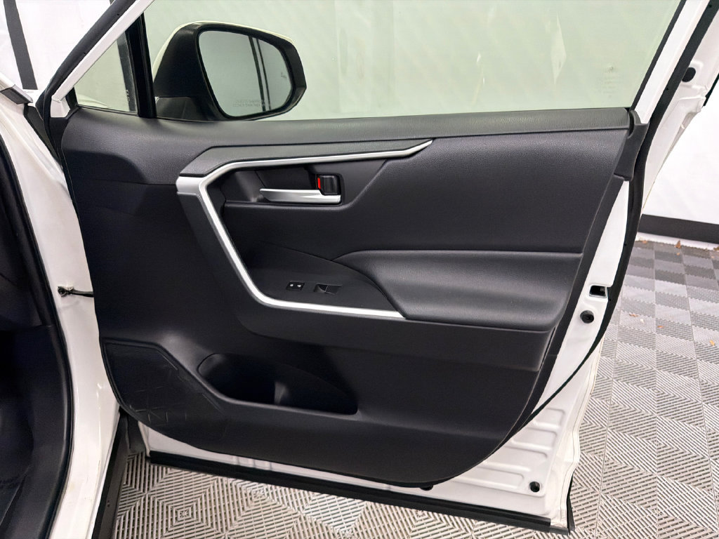 Used 2019 Toyota RAV4 XLE Premium FWD image 15