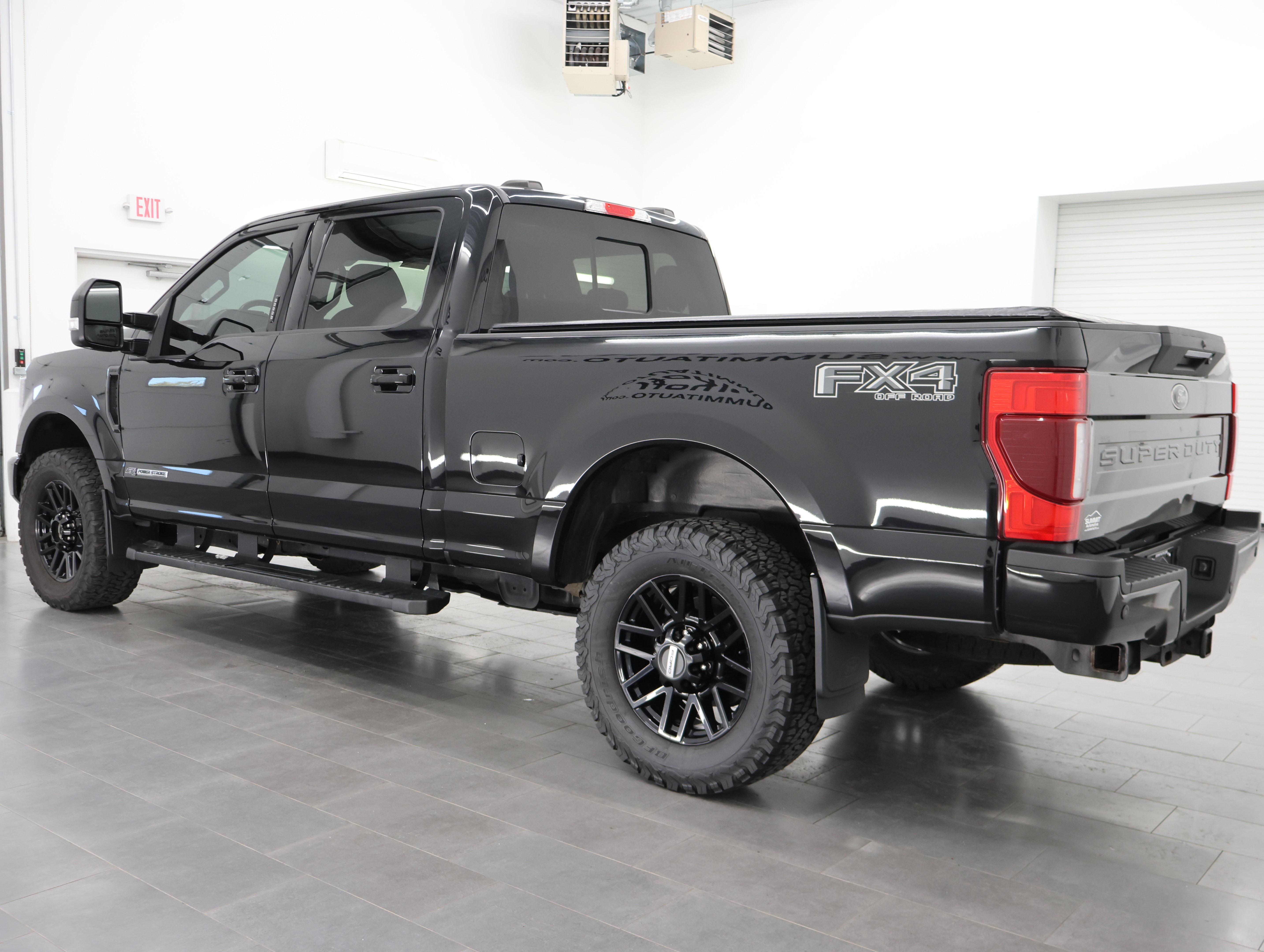 Used 2022 Ford F250 Lariat w/ Black Appearance Package AWD/4WD image 6