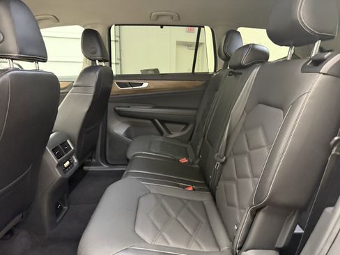 Used 2024 Volkswagen Atlas SE FWD image 22