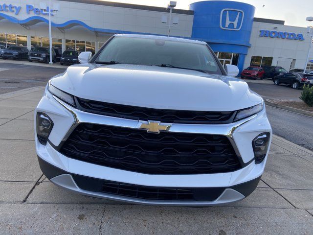 Used 2025 Chevrolet Blazer LT FWD image 3