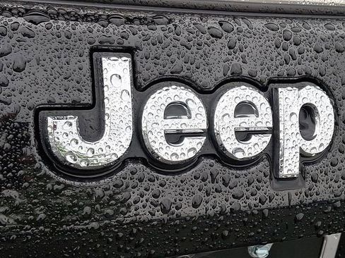 Used 2024 Jeep Compass Latitude AWD/4WD image 8