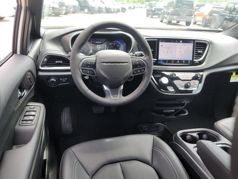 New 2027 Chrysler Pacifica Select FWD image 20