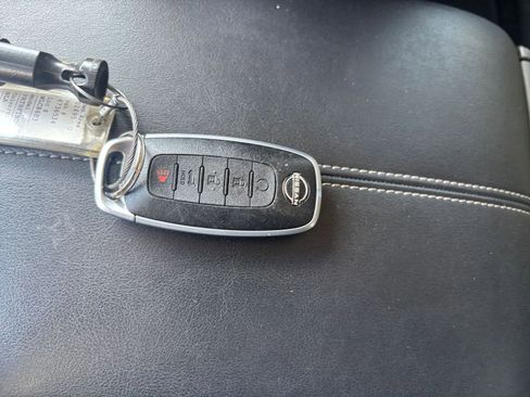 Used 2025 Nissan Pathfinder SV FWD image 27
