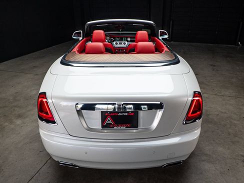 Used 2016 Rolls-Royce Dawn RWD image 23