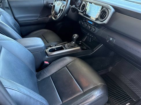 Used 2020 Toyota Tacoma TRD Sport w/ TRD Premium Sport Package AWD/4WD image 23