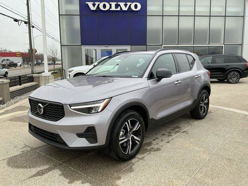 New 2026 Volvo XC40 B5 Core w/ Climate Package AWD/4WD image 2