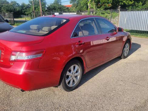 Used 2010 Toyota Camry LE FWD image 4