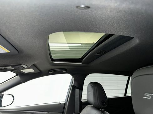 Used 2024 Buick Envista Sport Touring w/ Convenience I Package image 4