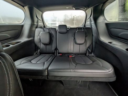 New 2026 Chrysler Voyager LX image 17