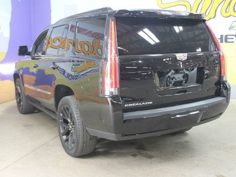 Used 2018 Cadillac Escalade Platinum AWD/4WD image 6