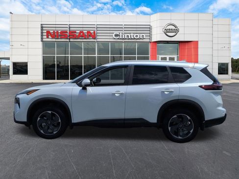 Used 2025 Nissan Rogue SV w/ SV Premium Package FWD image 6