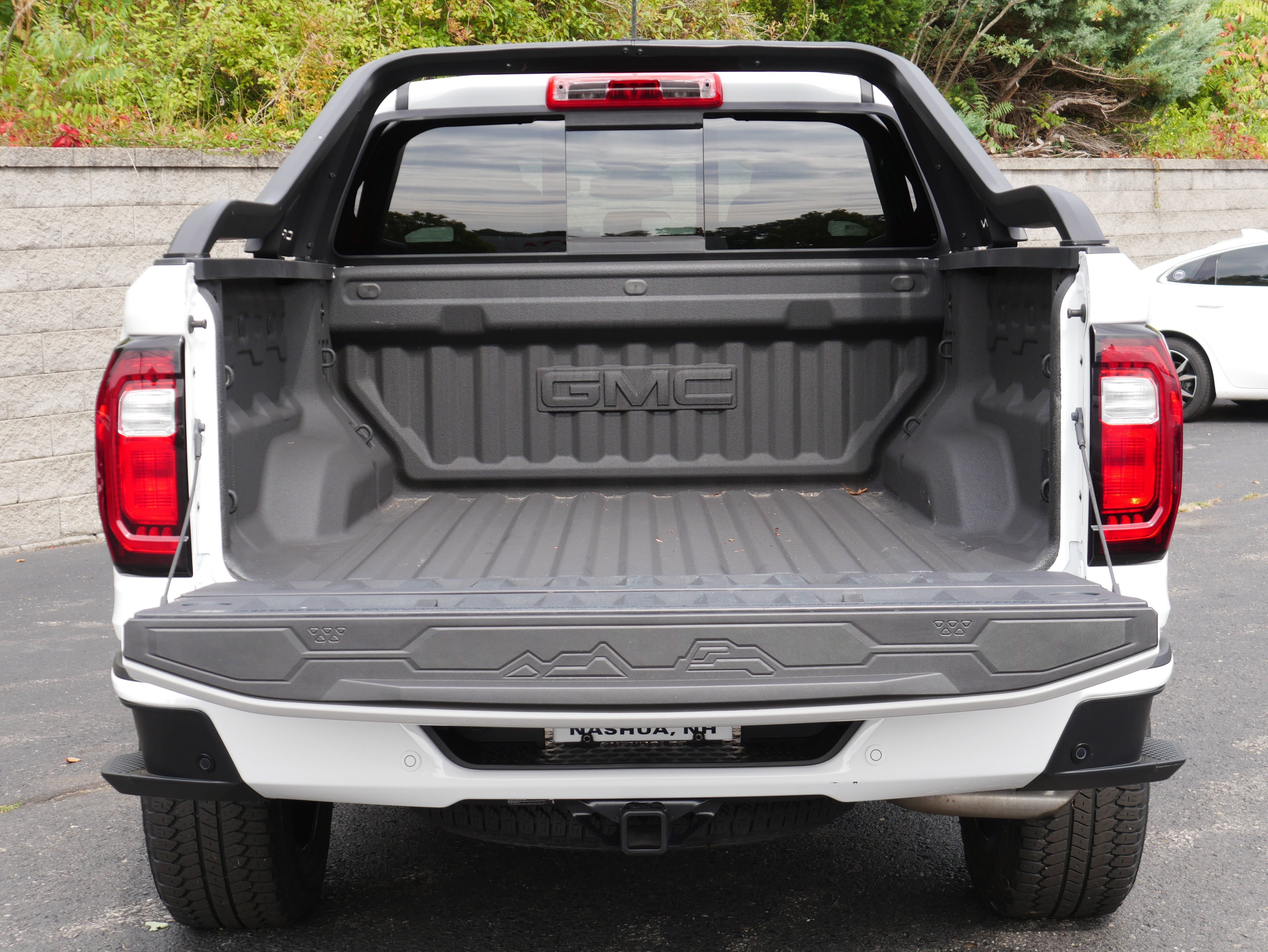 Certified 2025 GMC Canyon AT4 w/ Nightfall Edition AWD/4WD image 7