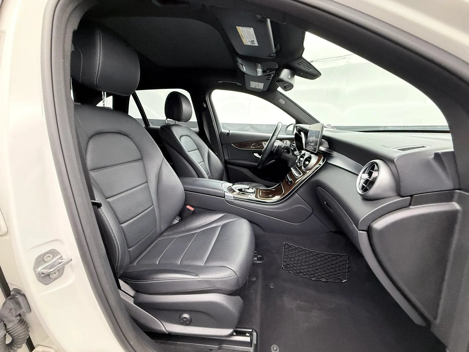 Used 2018 Mercedes-Benz GLC 300 4MATIC image 12