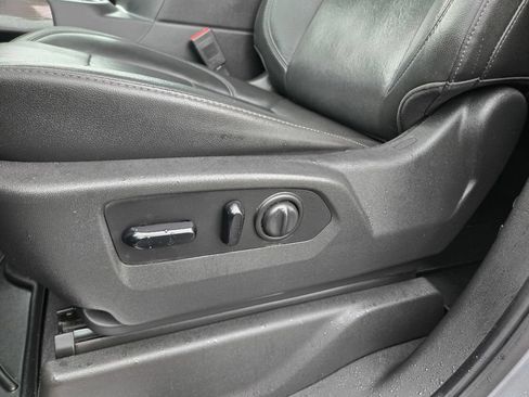Used 2019 Chevrolet Silverado 1500 LTZ w/ LTZ Premium Package AWD/4WD image 19