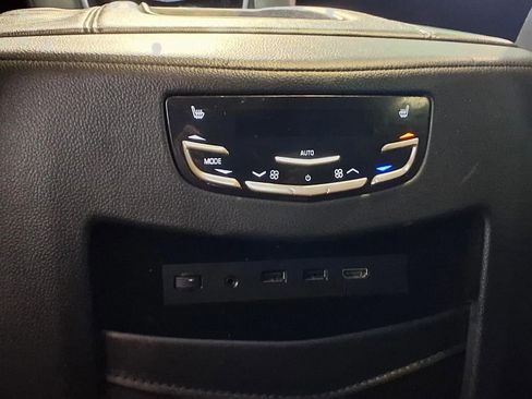 Used 2020 Cadillac Escalade ESV Premium Luxury image 19