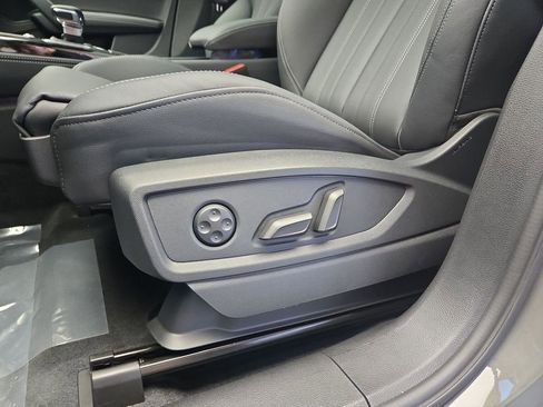 Certified 2025 Audi Q5 2.0T Premium Plus w/ Premium Plus Package image 4