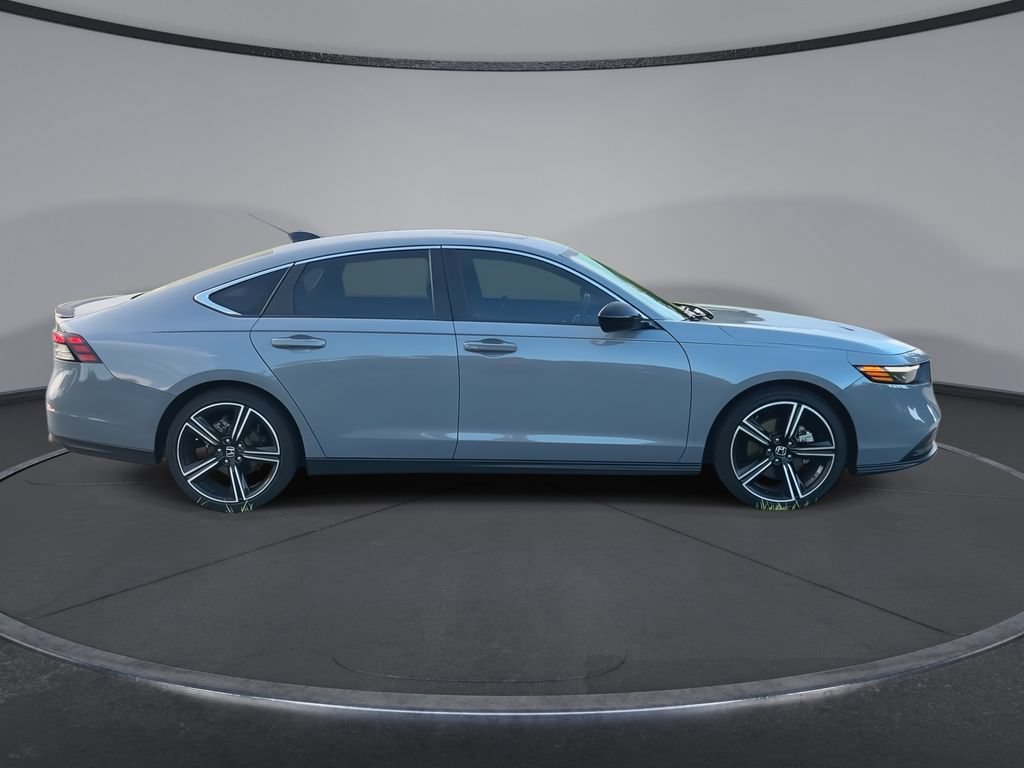 Used 2024 Honda Accord Sport image 9