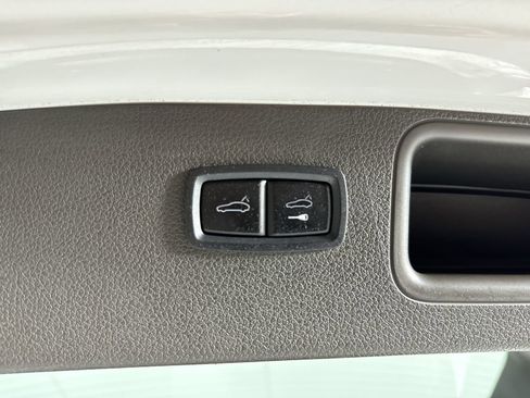 Used 2023 Porsche Macan Base image 34