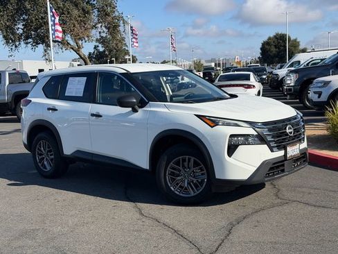 Used 2024 Nissan Rogue S AWD/4WD image 2