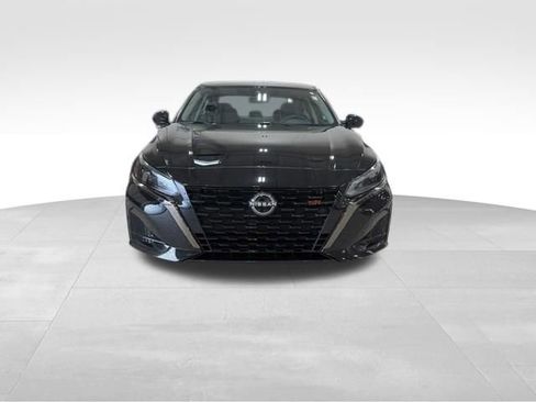 Used 2023 Nissan Altima 2.5 SR w/ SR Premium Package AWD/4WD image 4
