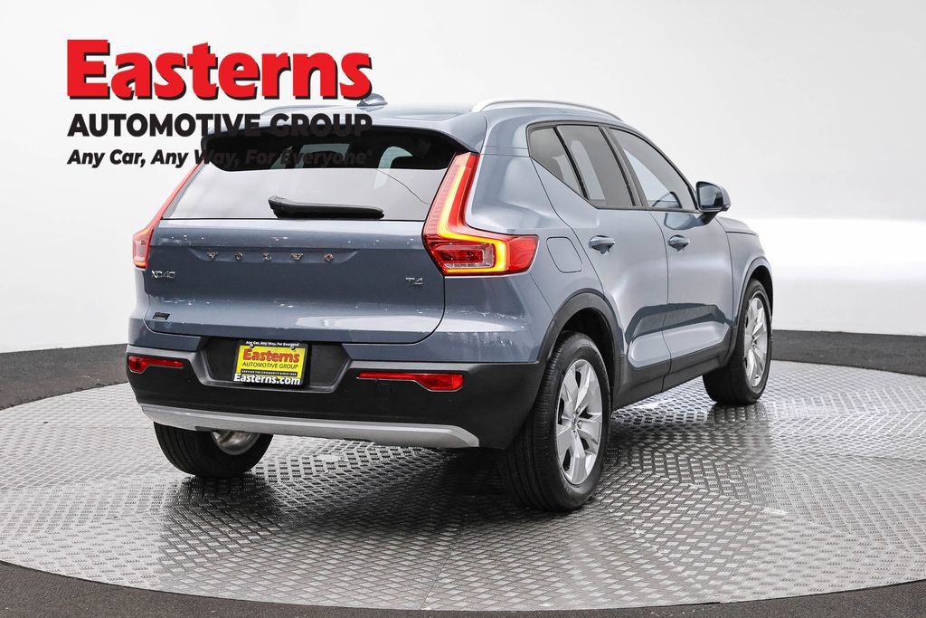 Used 2021 Volvo XC40 T4 Momentum FWD image 7