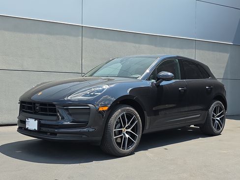 Used 2025 Porsche Macan AWD/4WD image 1