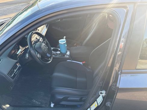Used 2023 Honda Civic Sport image 3
