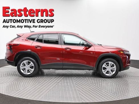 Used 2024 Chevrolet Trax LS FWD image 4